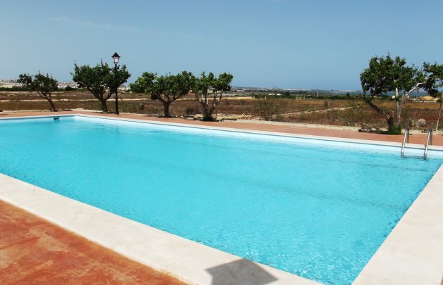 Återförsäljning - Villa - Los Montesinos - La Herrada