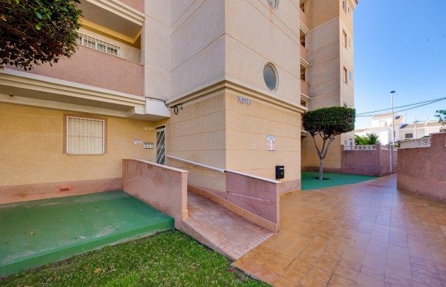 Återförsäljning - Lägenhet / lägenhet - Torrevieja - Calas blanca