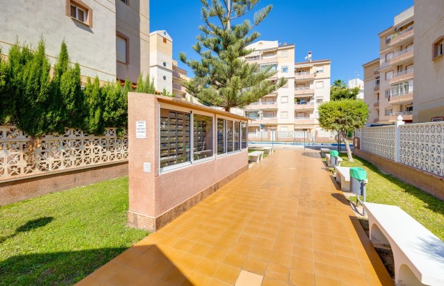 Återförsäljning - Lägenhet / lägenhet - Torrevieja - Calas blanca