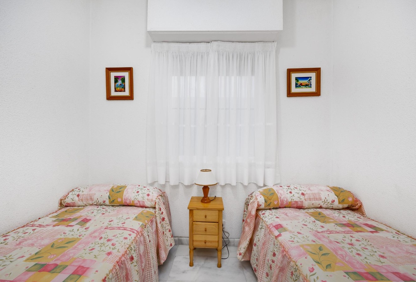 Resale - Apartment / flat - Torrevieja - Habaneras