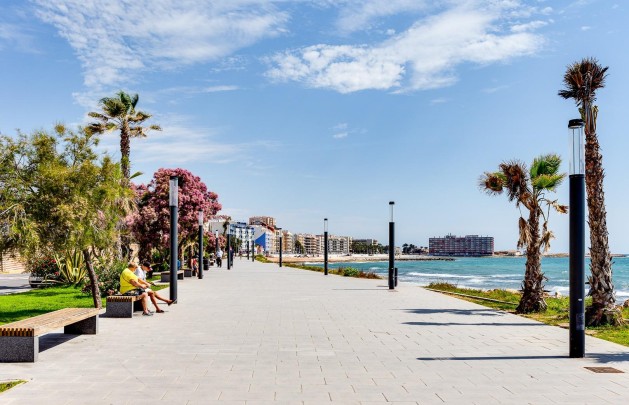 Resale - Apartment / flat - Torrevieja - Habaneras