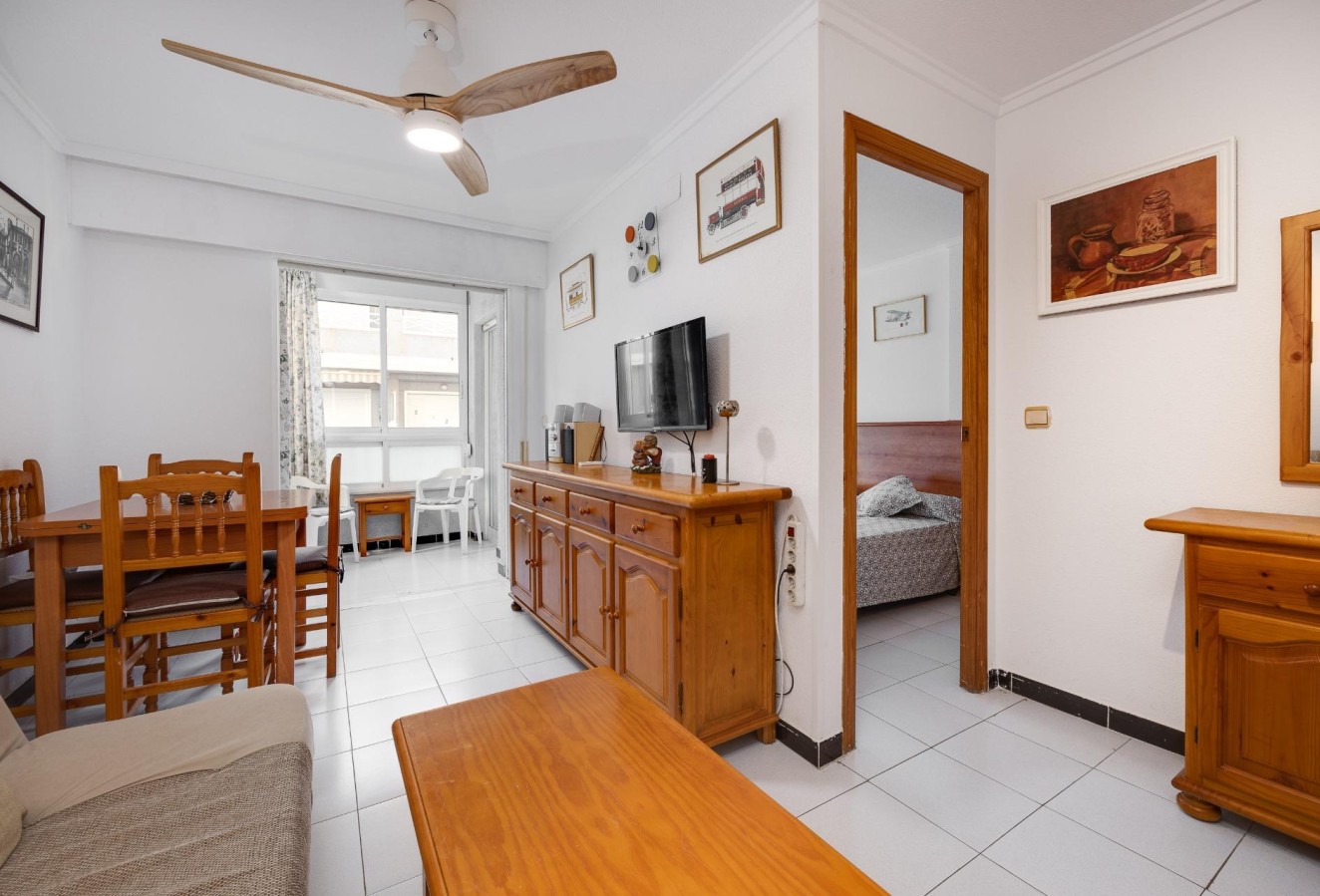 Resale - Apartment / flat - Torrevieja - Playa de los locos