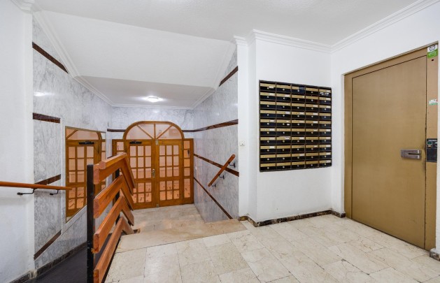 Resale - Apartment / flat - Torrevieja - Playa de los locos