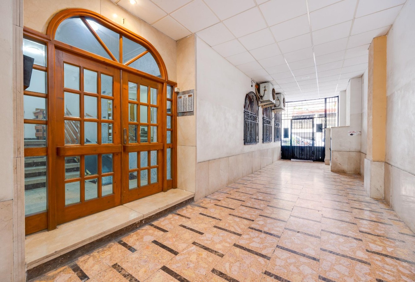 Resale - Apartment / flat - Torrevieja - Playa de los locos