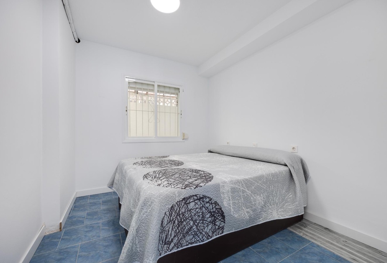 Resale - Bungalow - Torrevieja - Playa de los Naufragos