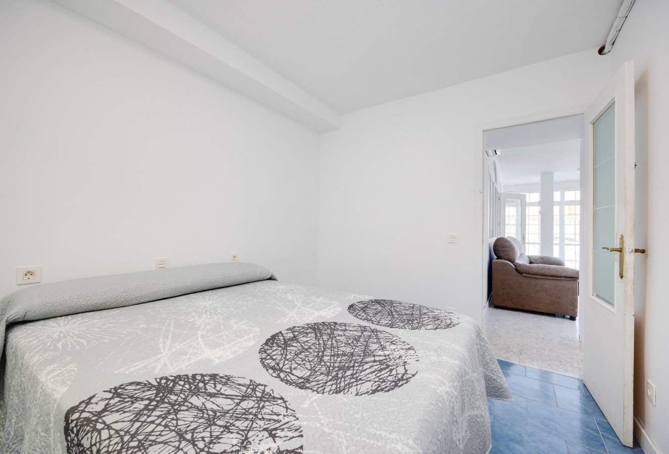 Resale - Bungalow - Torrevieja - Playa de los Naufragos