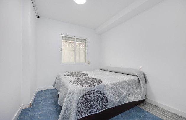 Resale - Bungalow - Torrevieja - Playa de los Naufragos