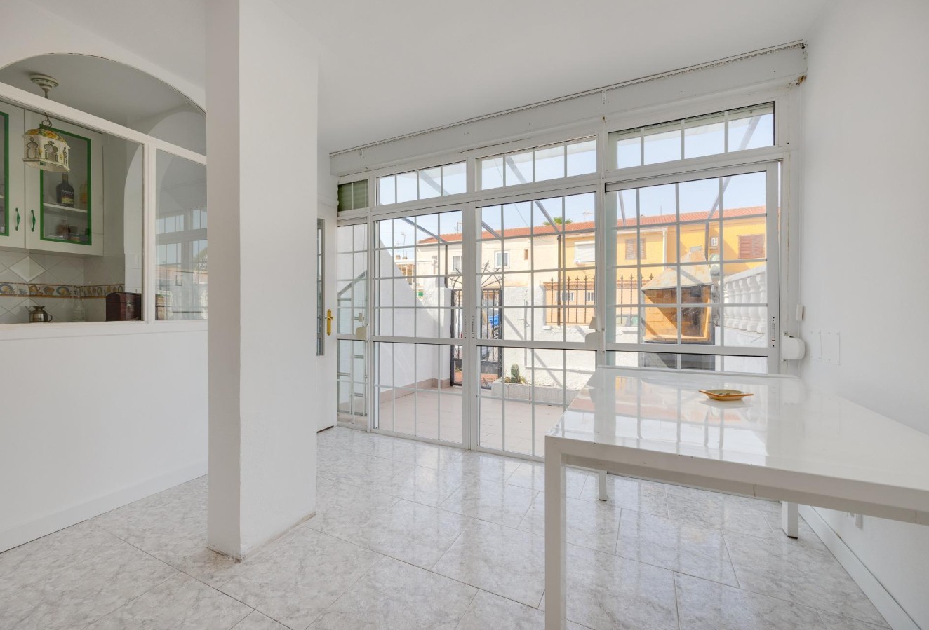 Resale - Bungalow - Torrevieja - Playa de los Naufragos