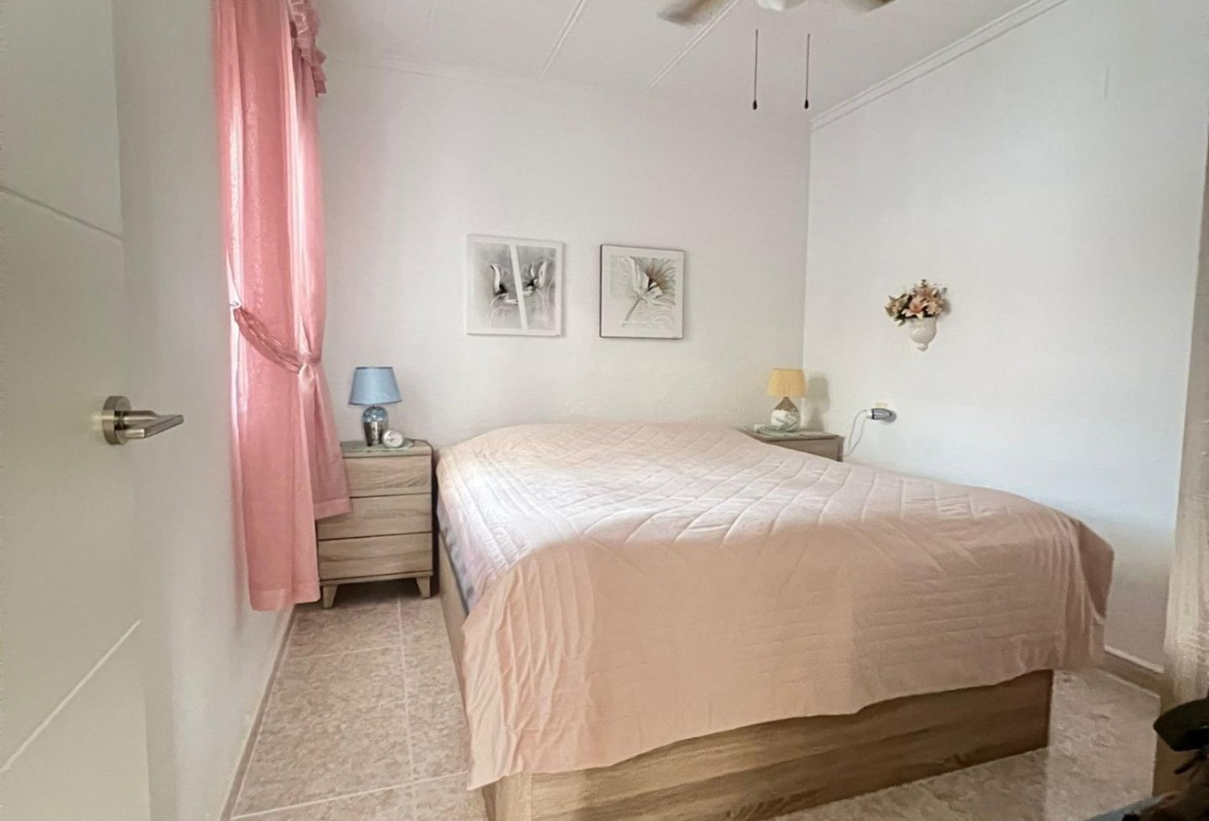 Återförsäljning - Bungalow - Torrevieja - La Siesta - El Salado - Torreta